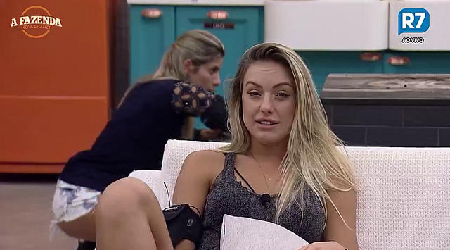 Monick Camargo conversando com Ana Paula Minerato