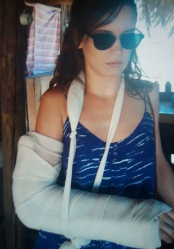 Clara é agredida por Gael