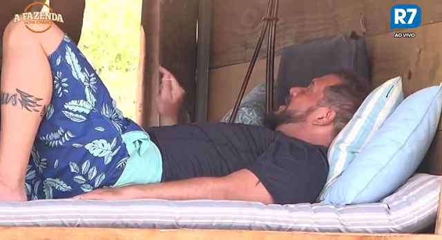 Conrado na casa da árvore