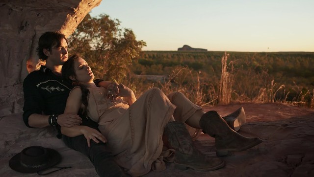 Gael (Sergio Guize) e Clara (Bianca Bin) de O Outro Lado do Paraiso