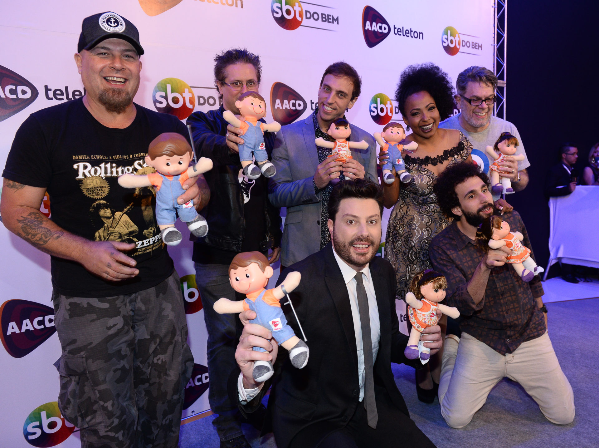 Elenco do The Noite participa do Teleton
