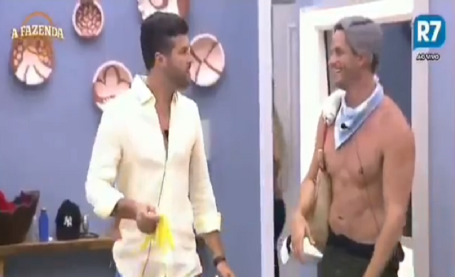 Marcelo Ié Ié e Marcos Harter durante brincadeira
