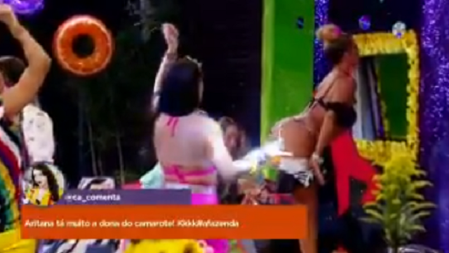 Rita Cadillac faz striptease em A Fazenda 9
