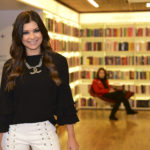 Amanda Françozo no lançamento do livro Biografia da Televisão Brasileira