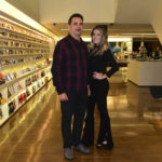 Carioca e Paola Machado no lançamento do livro Biografia da Televisão Brasileira