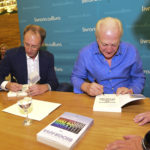 José Armando Vannucci e Flávio Ricco no lançamento do livro Biografia da Televisão Brasileira