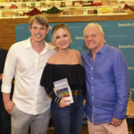 Adriano Ricco, Eliana e Flávio Ricco no lançamento do livro Biografia da Televisão BrasileiraAdriano Ricco, Eliana e Flávio Ricco no lançamento do livro Biografia da Televisão Brasileira
