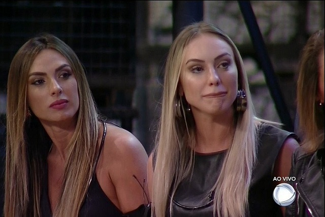 Nicole Bahls e Monick Camargo na estreia de A Fazenda - Nova Chance