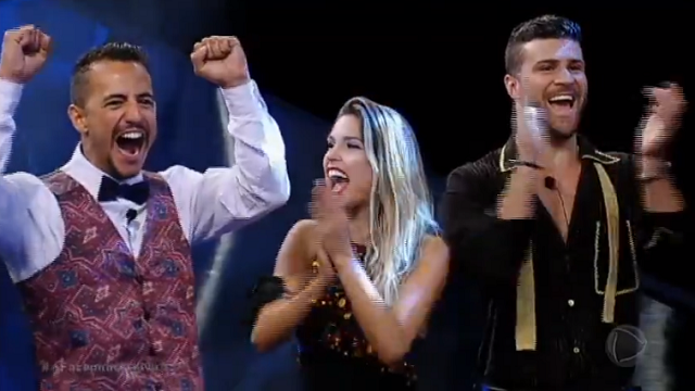 Matheus, Flávia e Marcelo comemorando a vitória