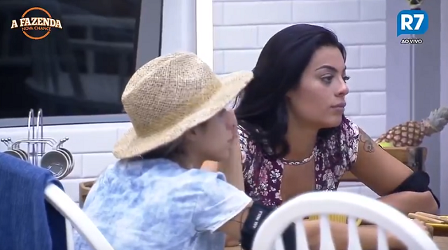 Monique conversando com Ana Paula Minerato e Monick Camargo