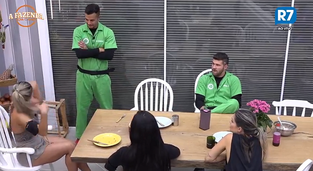 Minerato brinca e faz imitação para Matheus