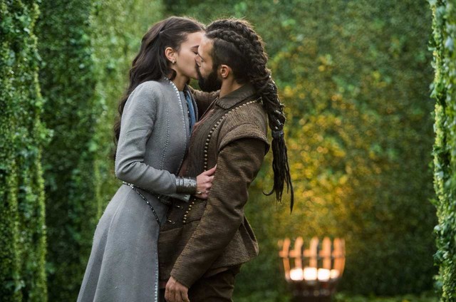 Bruna Marquezine e Jose Fidalgo se beijaram durante as gravacoes de Deus Salve o Rei