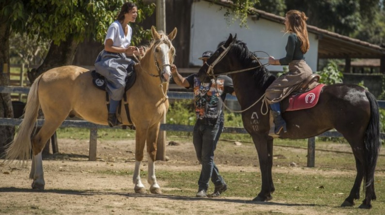 Bruna Marquezine e Marina Ruy Barbosa