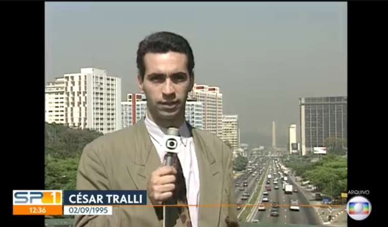 Cesar Tralli em reportagem feita em 1995