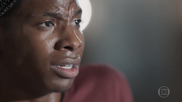 Fio (Lucas Penteado) em cena forte de racismo em Malhação nesta sexta