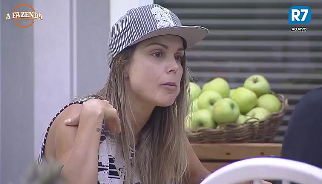 Flávia conta sonho que teve com a cantora Anitta