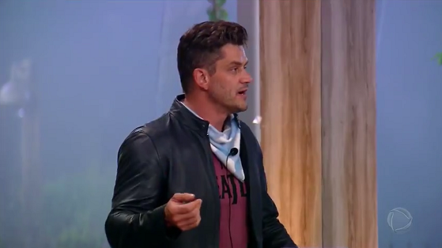 Marcos Harter é detonado na web
