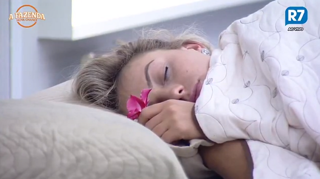 Monick ganha flor de Yuri