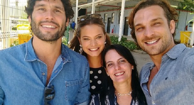 Autora Paula Richard com os protagonistas de O Rico e Lázaro