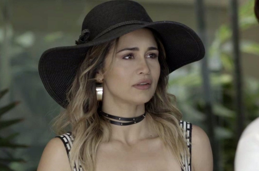 Sandra Helena (Nanda Costa) de Pega Pega