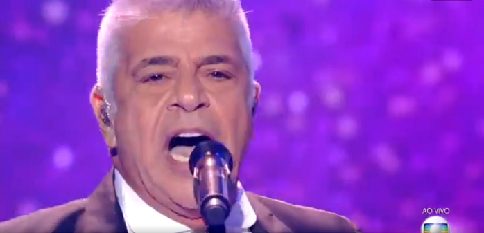 Lulu Santos durante apresentação na final do The Voice Brasil (Reprodução)
