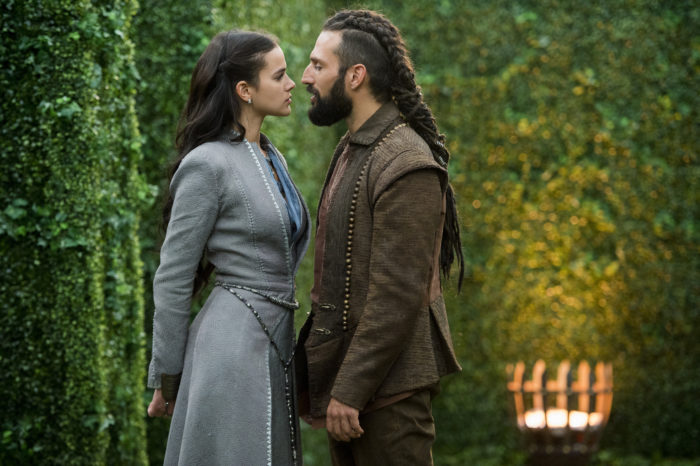 Catarina (Bruna Marquezine) e Constantino (José Fidalgo)