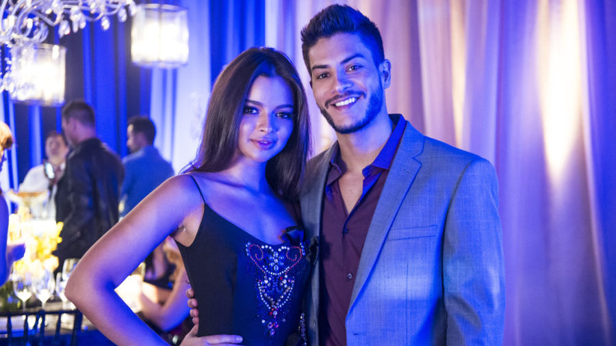 Melissa (Gabriella Mustafá) e Diego (Arthur Aguiar) em O Outro Lado do Paraíso