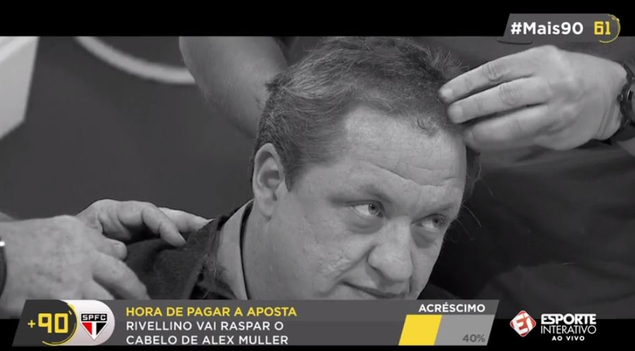 Alex Muller paga aposta e fica careca