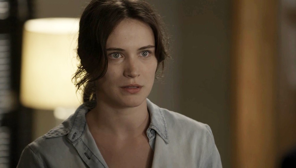 Clara (Bianca Bin) de O Outro Lado do Paraiso
