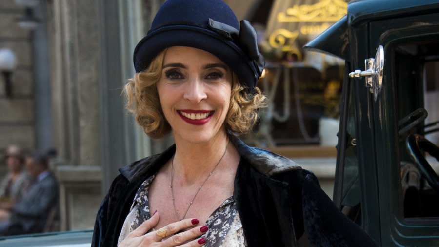 Deborah Evelyn como Alzira em Tempo de Amar