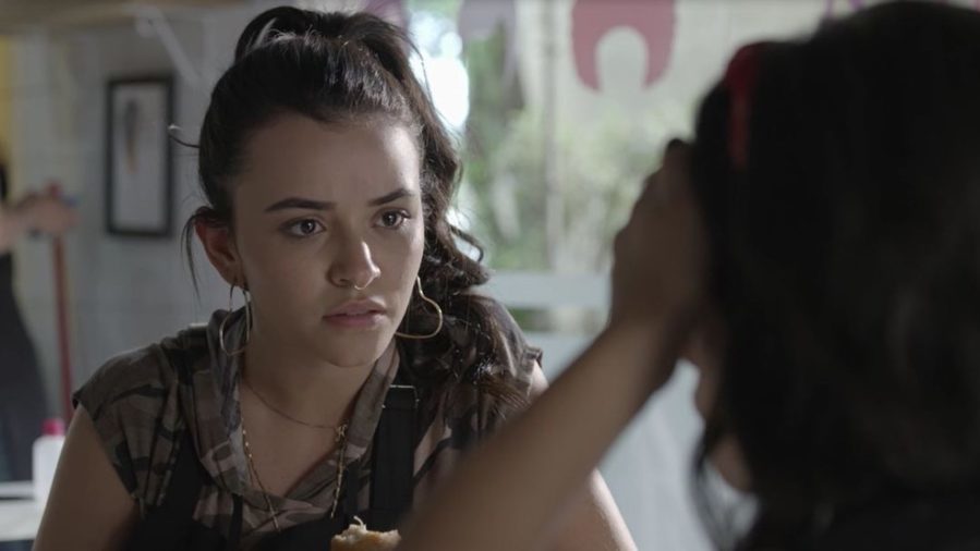 K1 (Talita Younan) conversa com K2 (Carol Macedo) em Malhação