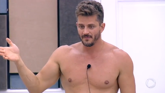 Marcos diz que teve surtos no BBB17