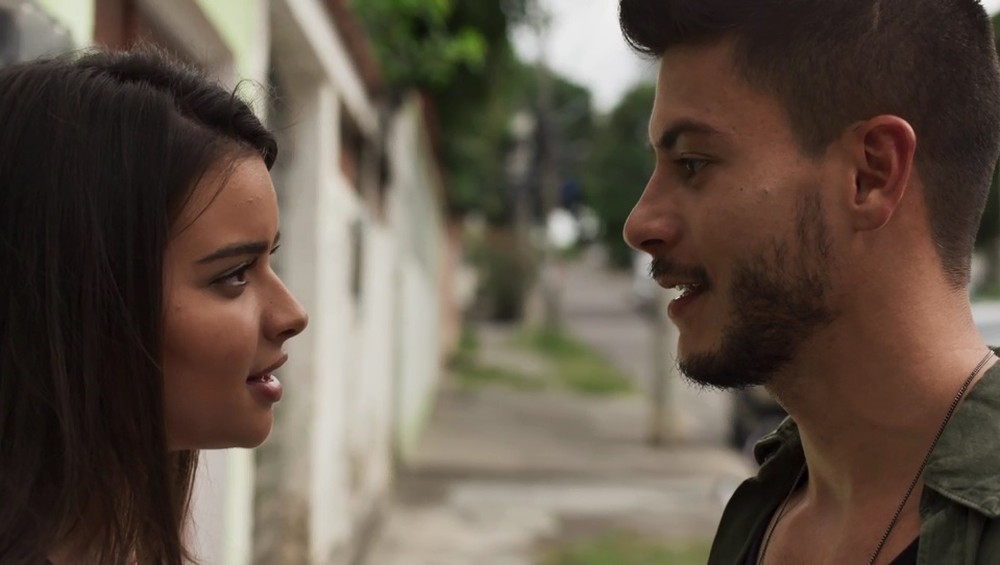 Melissa (Gabriela Mustafa) e Diego (Arthur Aguiar) de O Outro Lado do Paraiso