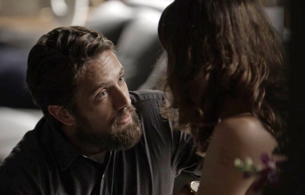 Renato (Rafael Cardoso) e Clara (Bianca Bin) de O Outro Lado do Paraiso