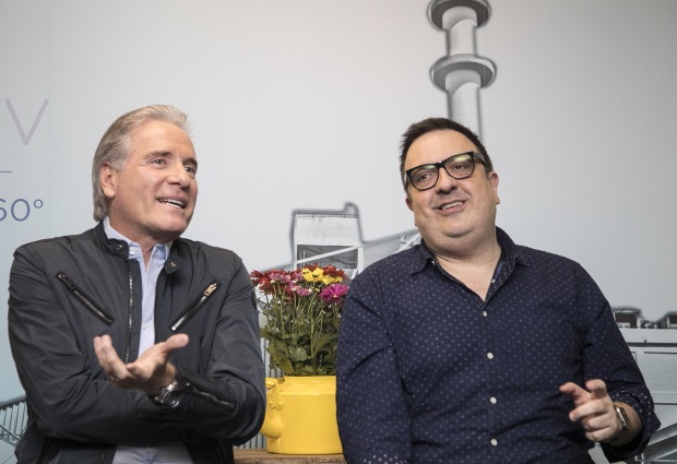 Diretor Rodrigo Carelli, ao lado de Roberto Justus, é atacado na internet