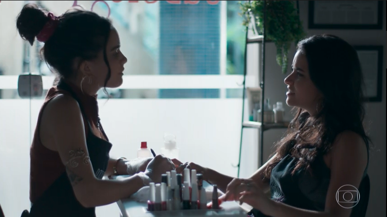 K1 (Talita Younan) e K2 (Carol Macedo) no capítulo desta quinta de Malhação: Viva a Diferença (Reprodução/Globo)