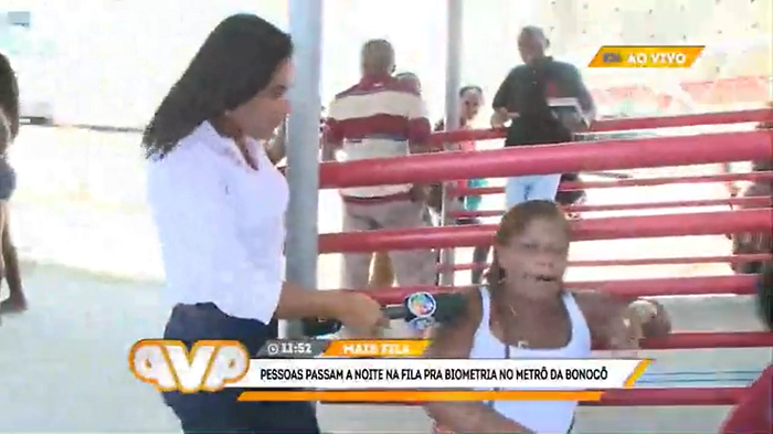 Moça xinga prefeito ao vivo durante programa do SBT na Bahia (Reprodução)
