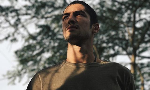 Gabriel Leone como Hermano