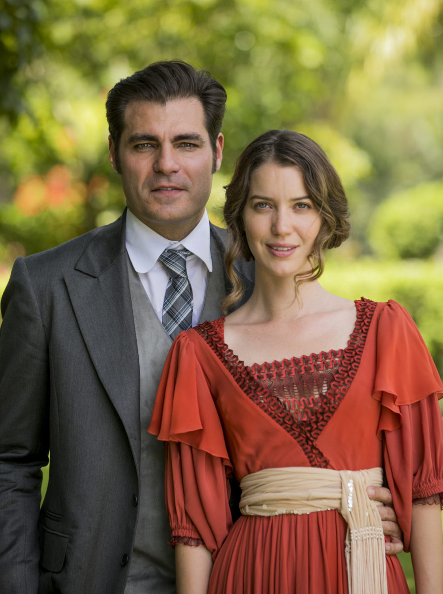 Elisabeta Benedito (Nathalia Dill) e Darcy Williamson (Thiago Lacerda) em Orgulho e Paixão