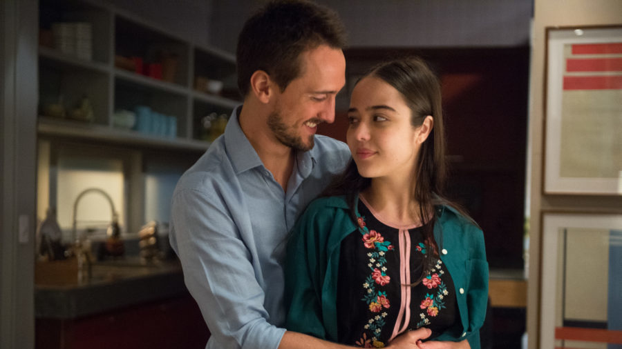 Rafael (Igor Angelkorte) e Laura (Bella Piero) em O Outro Lado do Paraíso