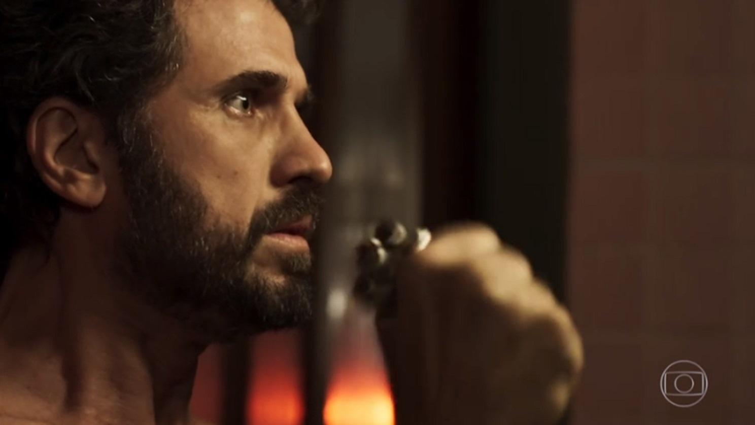 Médico faz barulho de cobra antes de transar com a enfermeira (Divulgação/TV Globo)