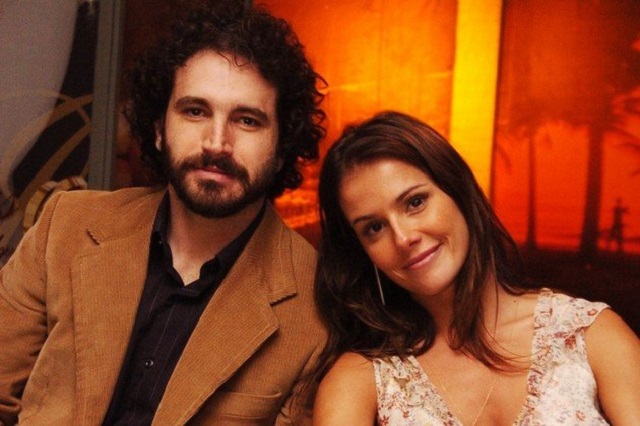 Ed (Caco Ciocler) e Sol (Deborah Secco) em América
