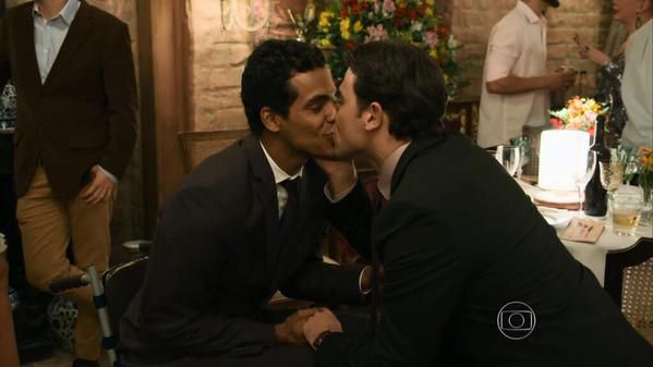 Trama de Gilberto Braga também apresentou romance masculino (Reprodução/TV Globo)