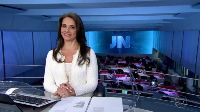 Carla Vilhena na bancada do Jornal Nacional (Divulgação)