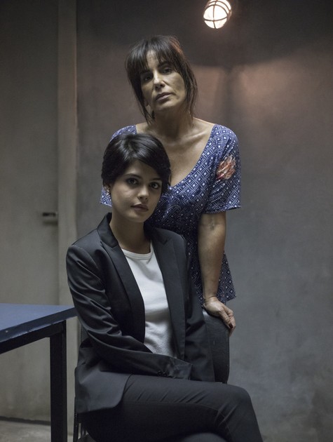 Duda (Gloria Pires) e Adriana (Julia Dalavia) de O Outro Lado do Paraiso