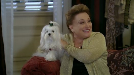 Cadelinha era companheira de ricaça em Salve Jorge (Divulgação/TV Globo)