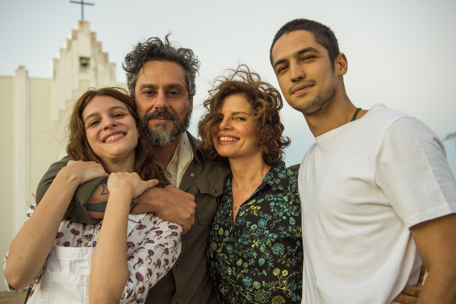 Lara Tremouroux, Alexandre Nero, Debora Bloch e Gabriel Leone em Onde Nascem os Fortes