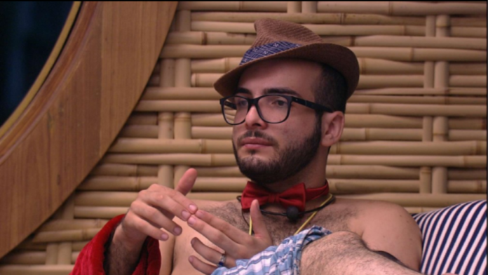 Mahmoud diz não aguentar mais fazer o papel de coitadinho (Divulgação)