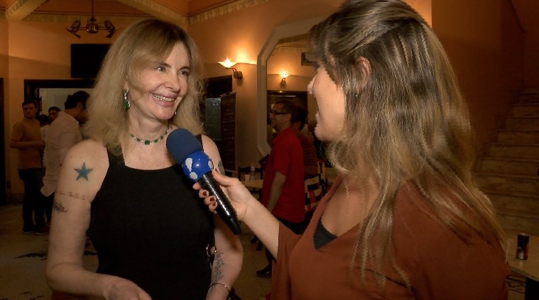Ísis de Oliveira em entrevista para o TV Fama, da RedeTV! (Reprodução/RedeTV!)