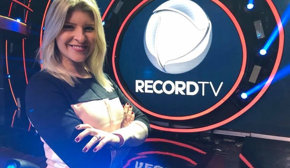 Lívia Mendonça era apresentadora do RJ Record, que será finalizado nesta sexta